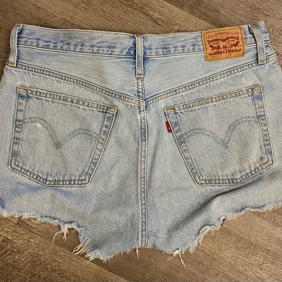 501 Levi Highwaisted denim shorts sz28 - Picture 3 of 3